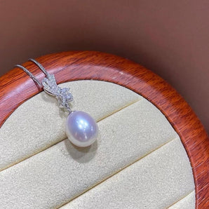 Silver Bow Oval Freshwater Pearl